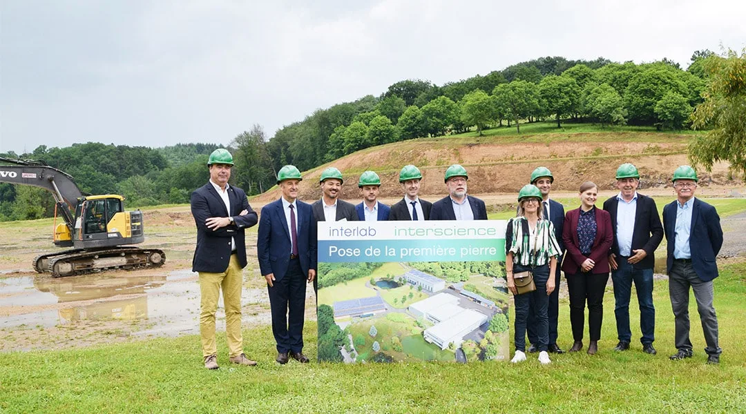 Cérémonie de la pose de la première pierre des nouveaux bâtiments, usine et centre R&D